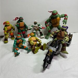 Lot of 7 Teenage Mutant Ninja Turtles With Warthog Trike Toy Bike TMNT